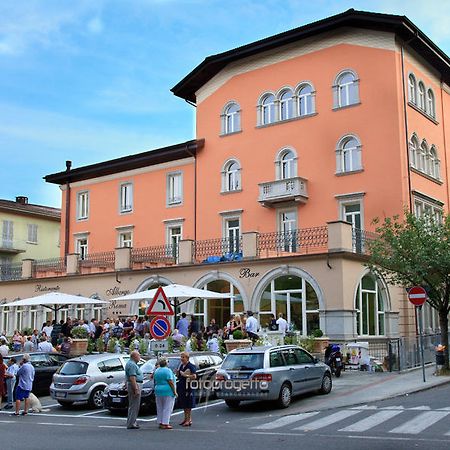 Albergo Roma Borgo Val di Taro Exteriör bild